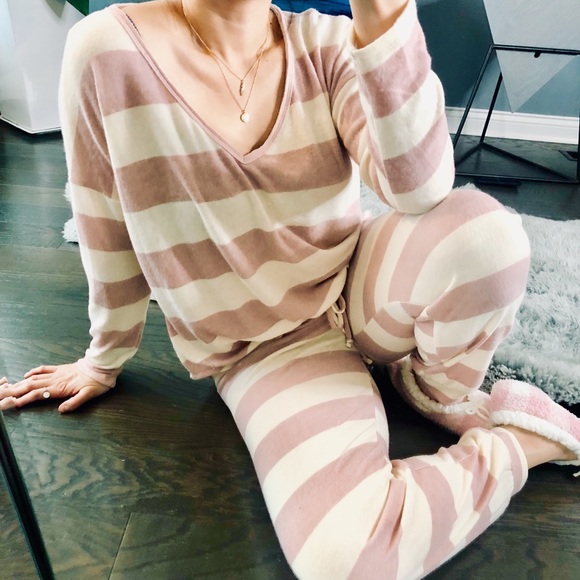 ginboutique Other - ◾️Ceci Sleep wear set Lavender